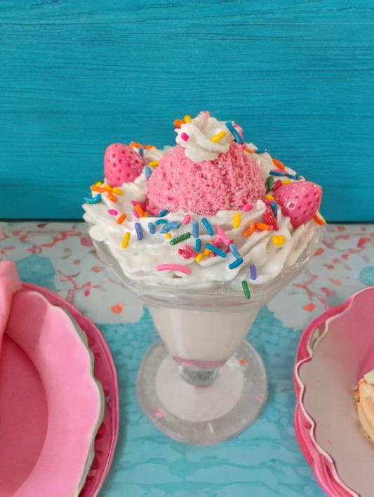 Hello Sundae: Strawberry Shortdream